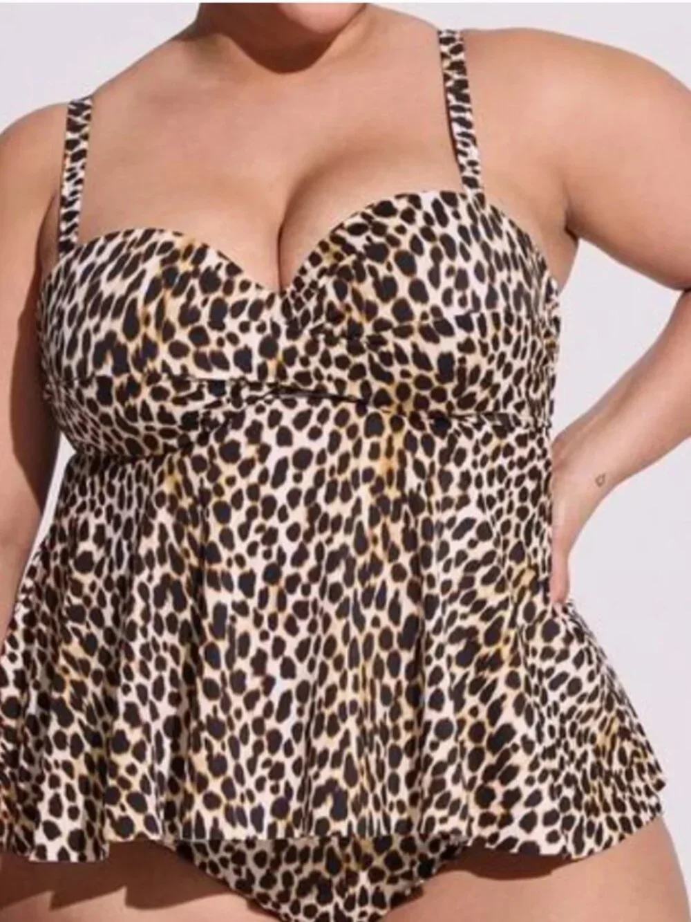 Torrid Leopard Cheetah Print Underwire Twist-Front Tankini Swim TOP sz 3 D/DD